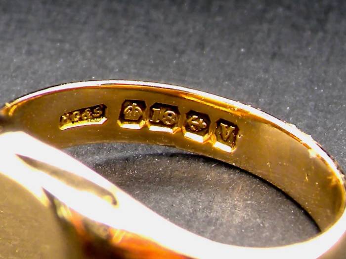 تشخیص طلا از بدل در طلافروشی