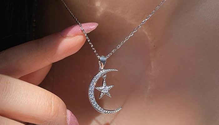 ماه و ستاره نماد چیست