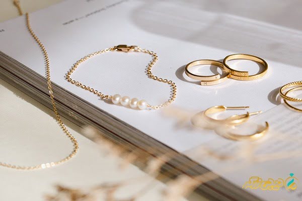 How much is the gold fee2