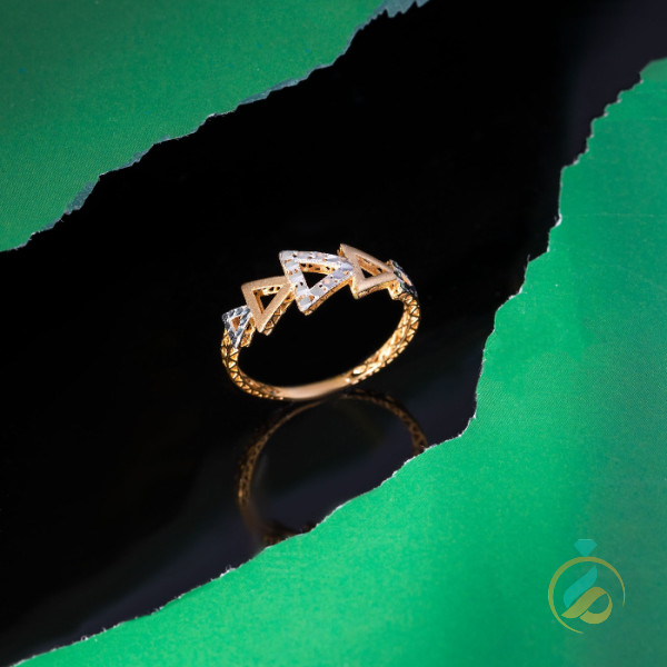 انگشتر مثلث طلایی