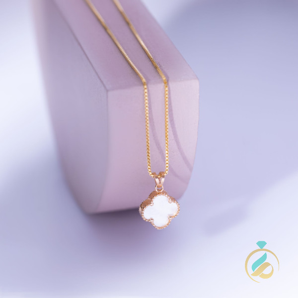 گردنبند طلا ونکلیف سفید.