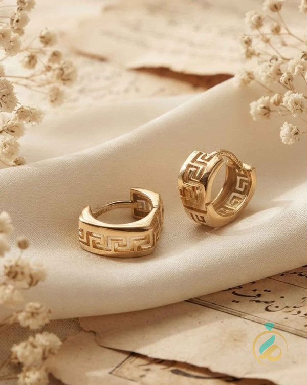 گوشواره ورساچ طلا مربع