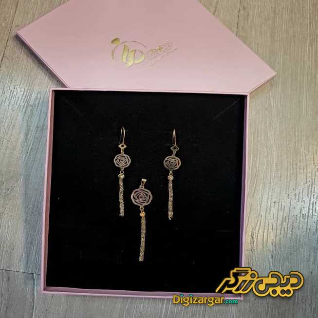 نیم ست طلا آویزدار رز